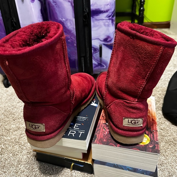 Ugg Boots - Picture 4 of 10